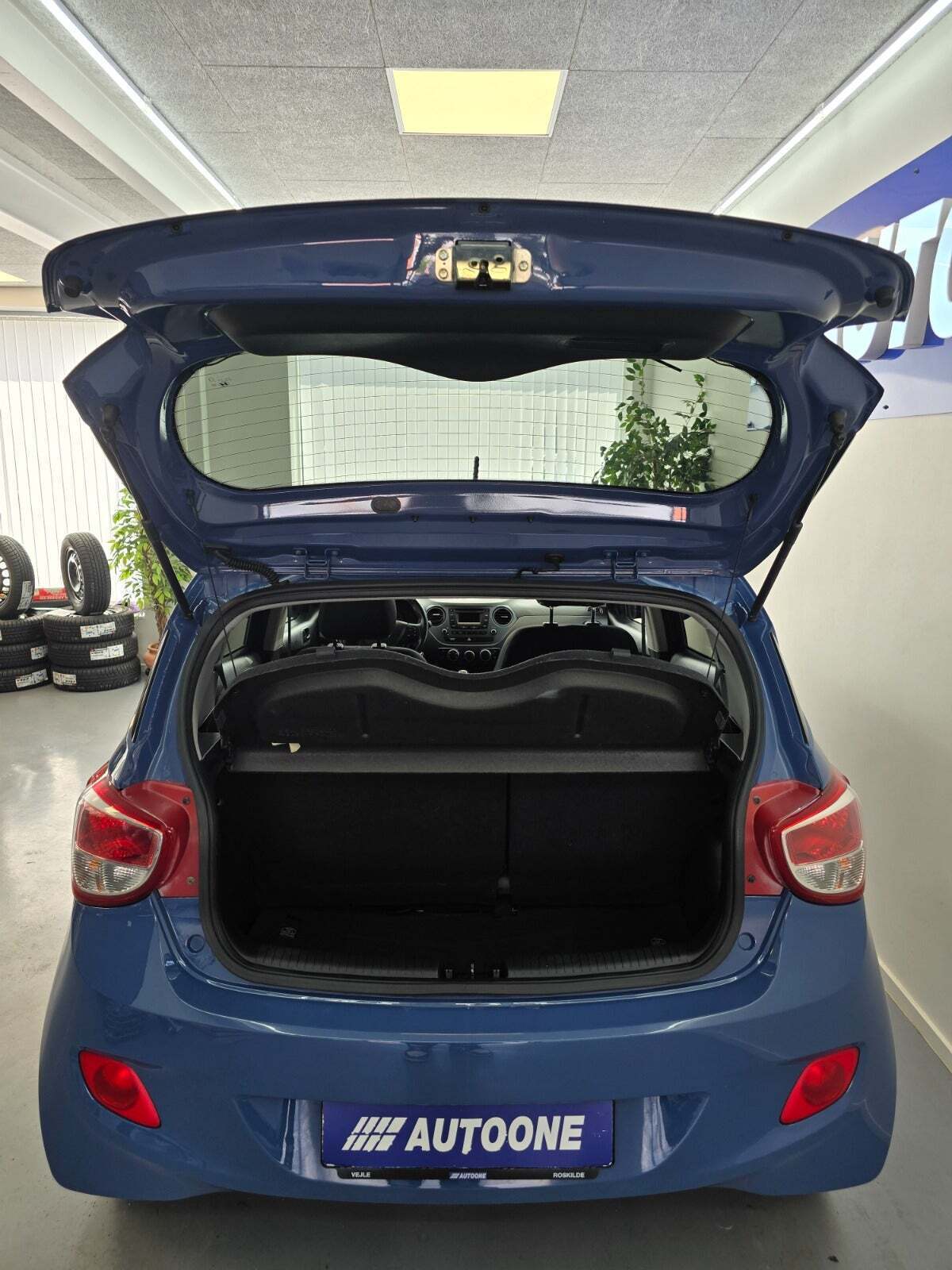 Blå Hyundai i10 fra 2016