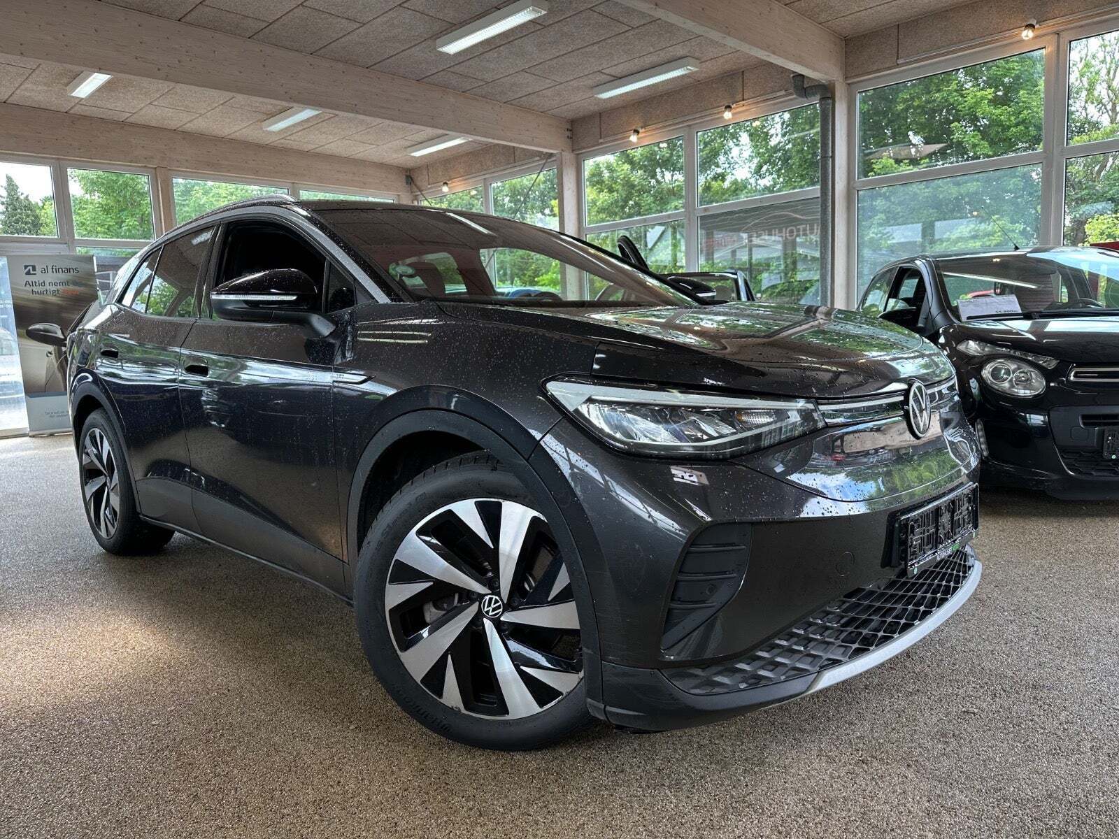 Sort VW ID.4 fra 2021 set udefra