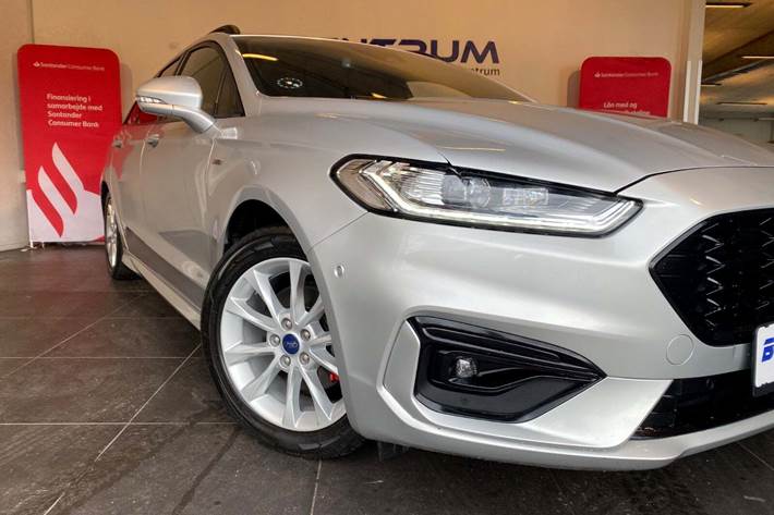 Grå Ford Mondeo fra 2020