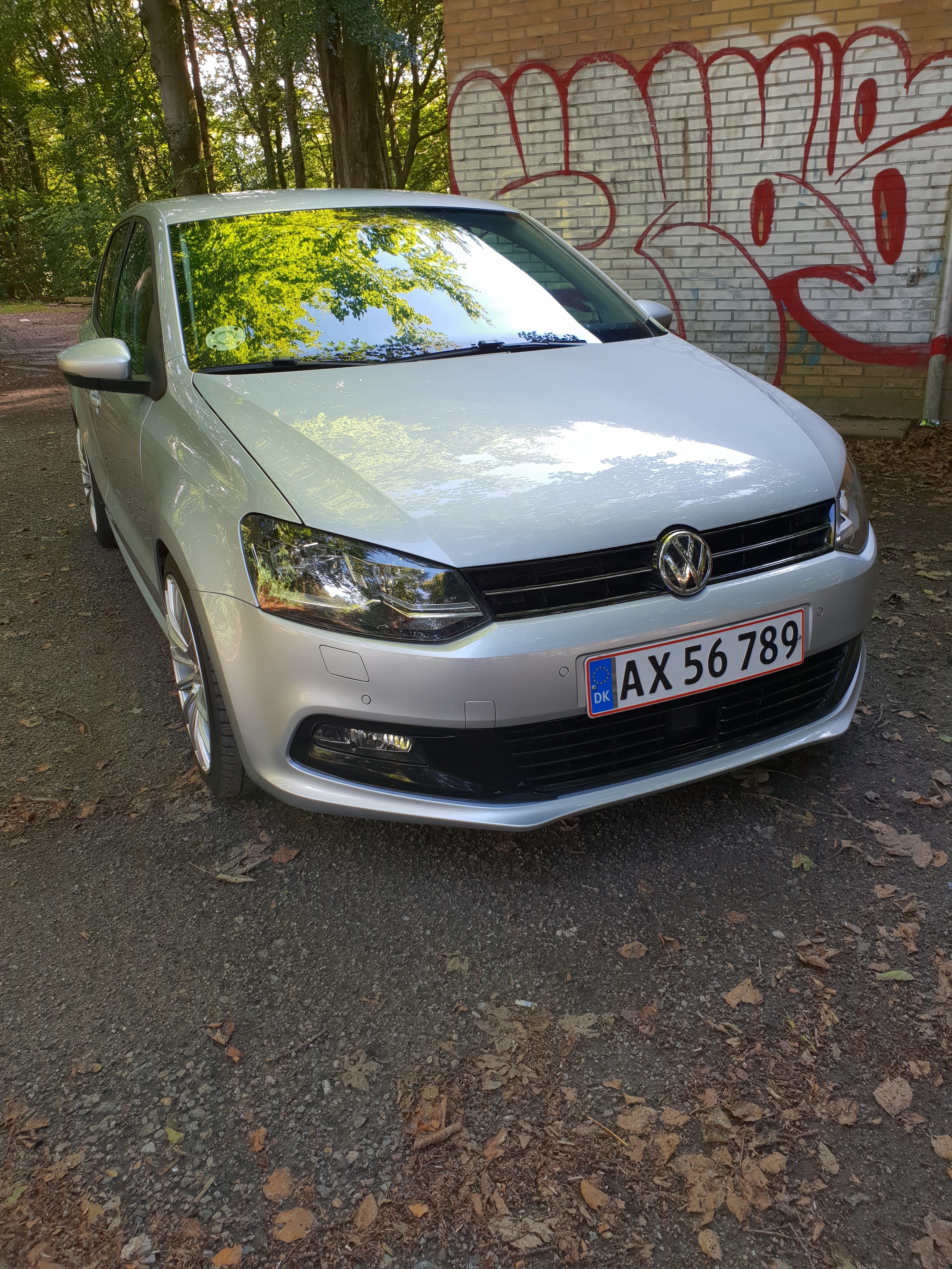 Grå VW Polo fra 2016