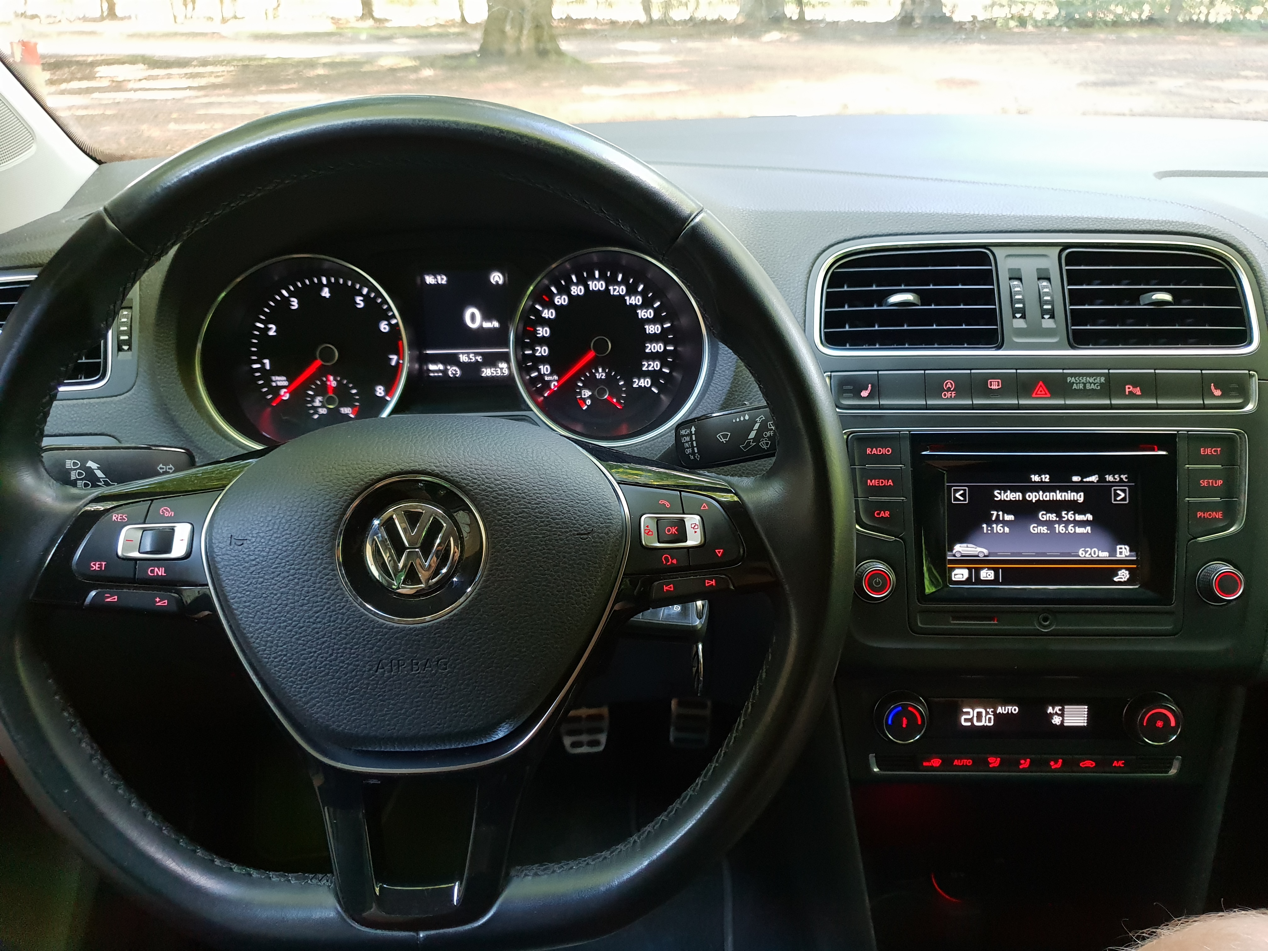 Grå VW Polo fra 2016