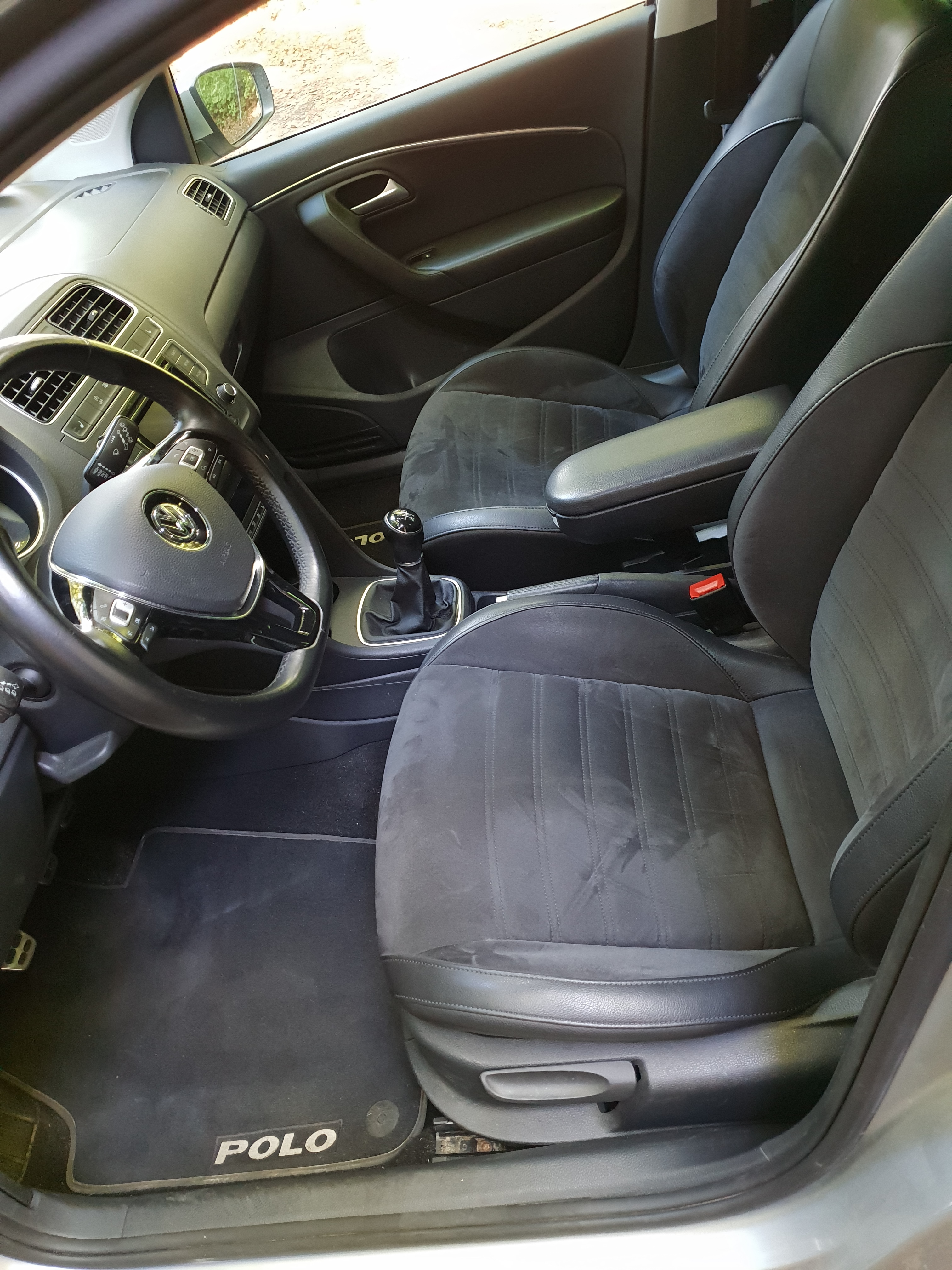 Grå VW Polo fra 2016