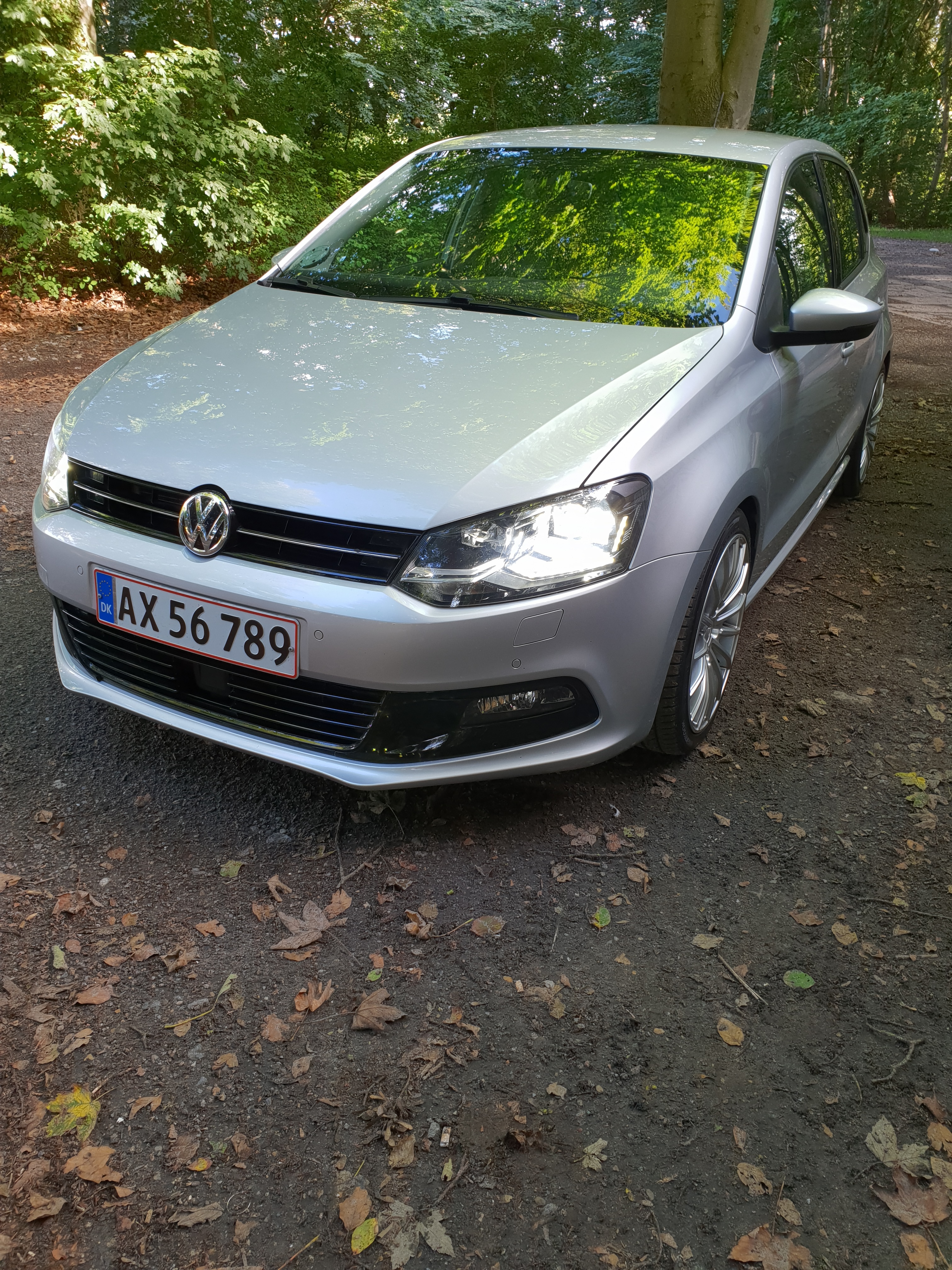 Grå VW Polo fra 2016