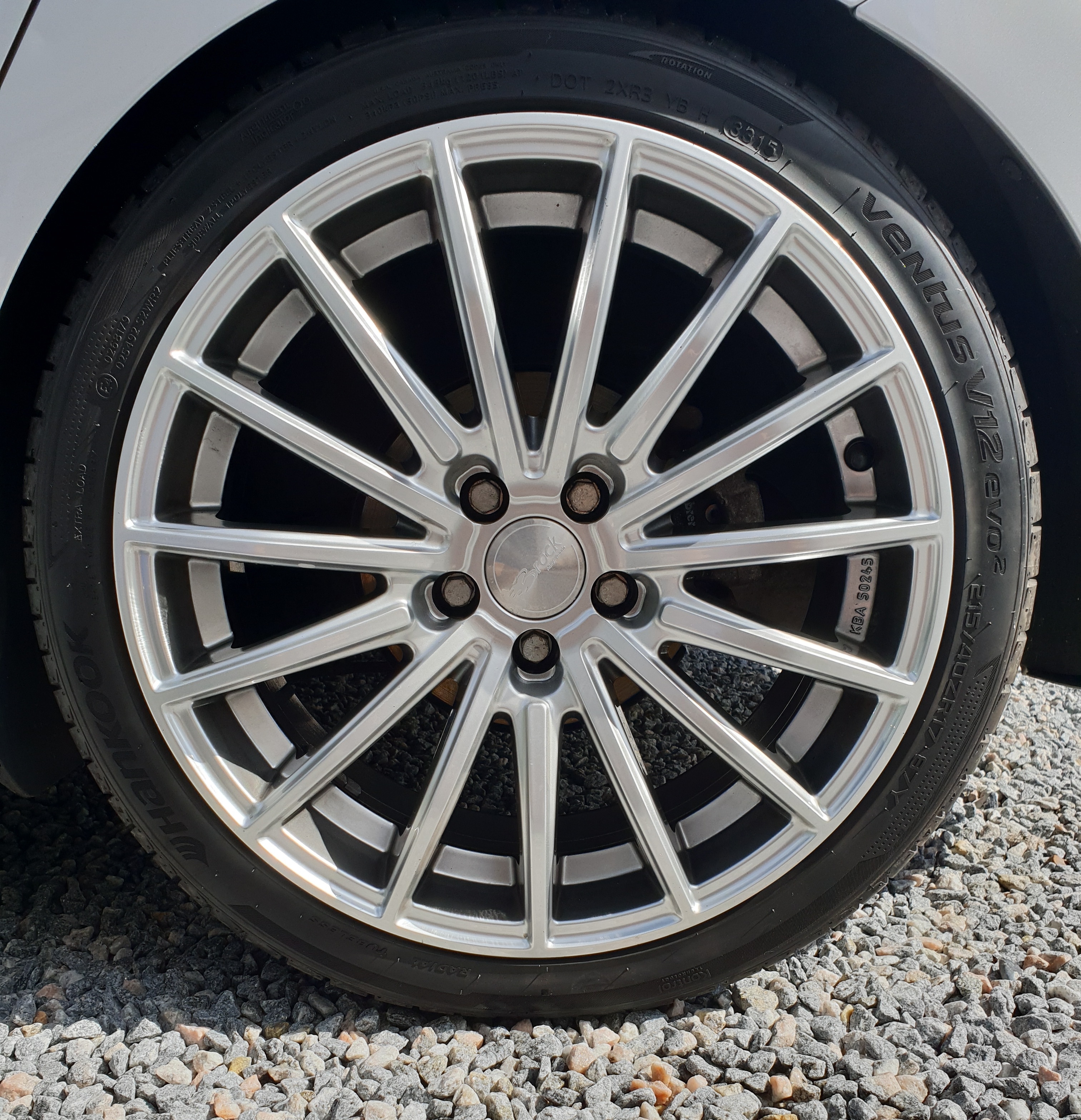Grå VW Polo fra 2016