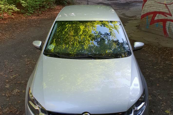 Grå VW Polo fra 2016