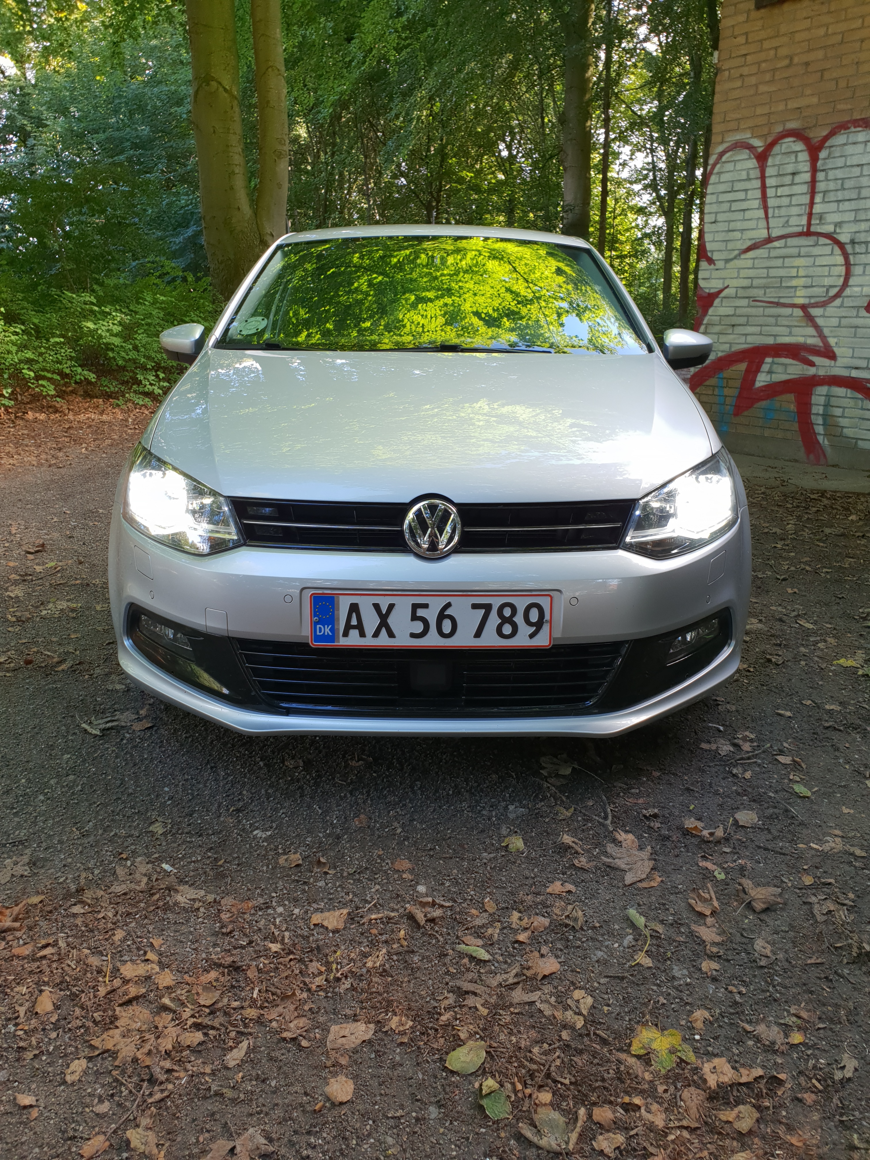 Grå VW Polo fra 2016