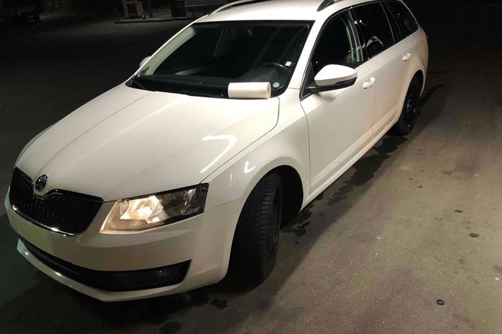 Hvid Skoda Octavia fra 2015