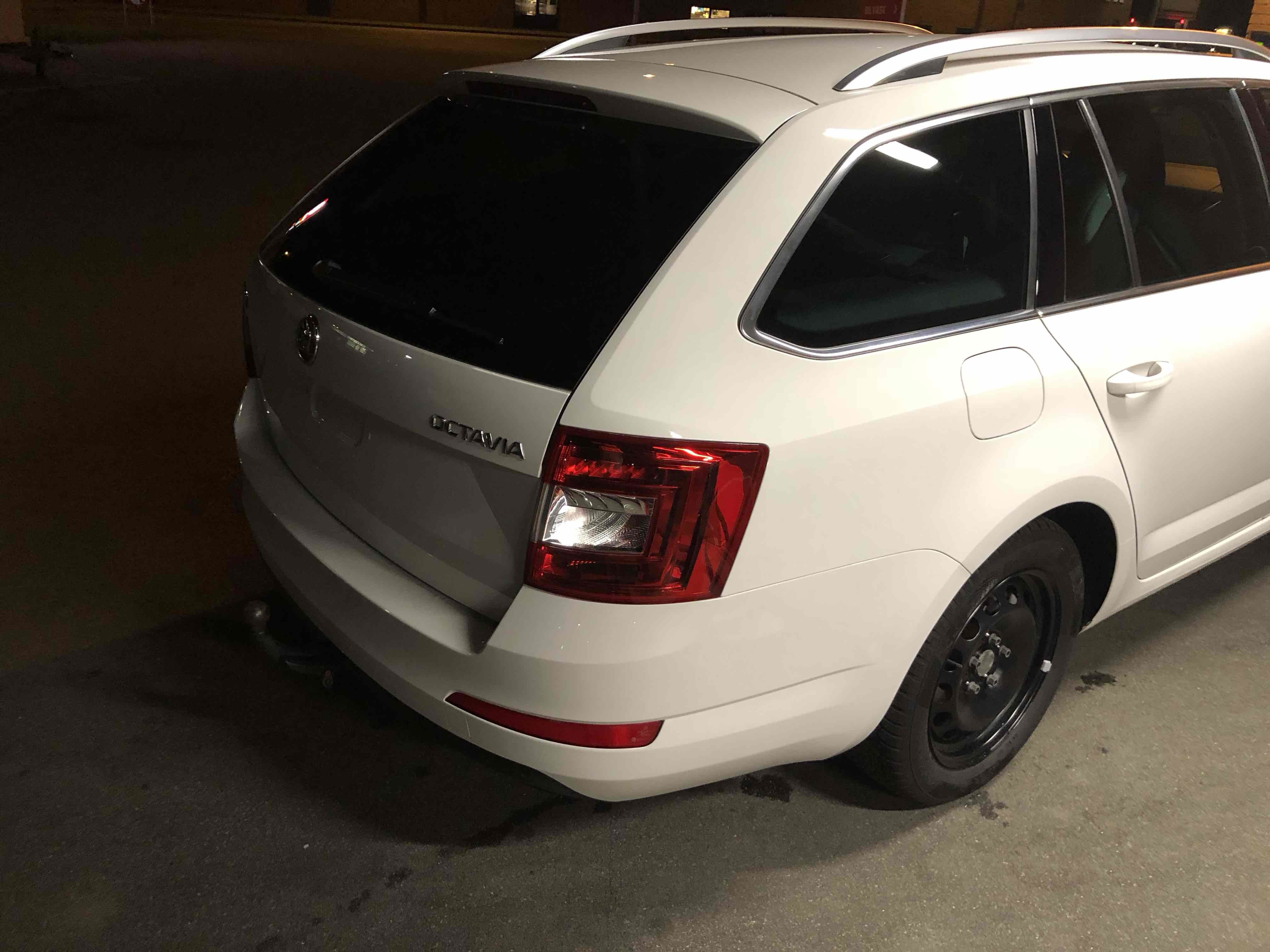 Hvid Skoda Octavia fra 2015