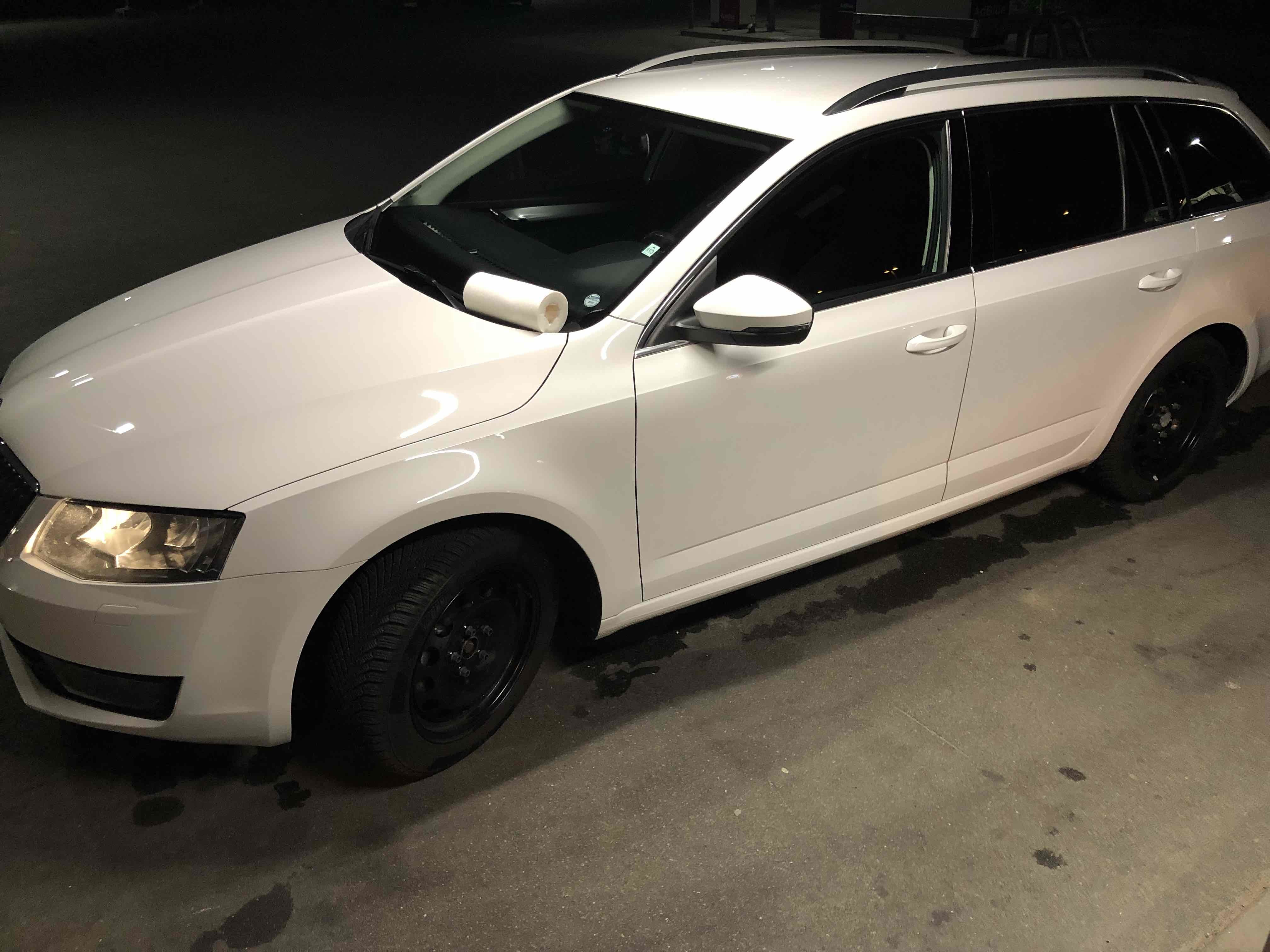 Hvid Skoda Octavia fra 2015