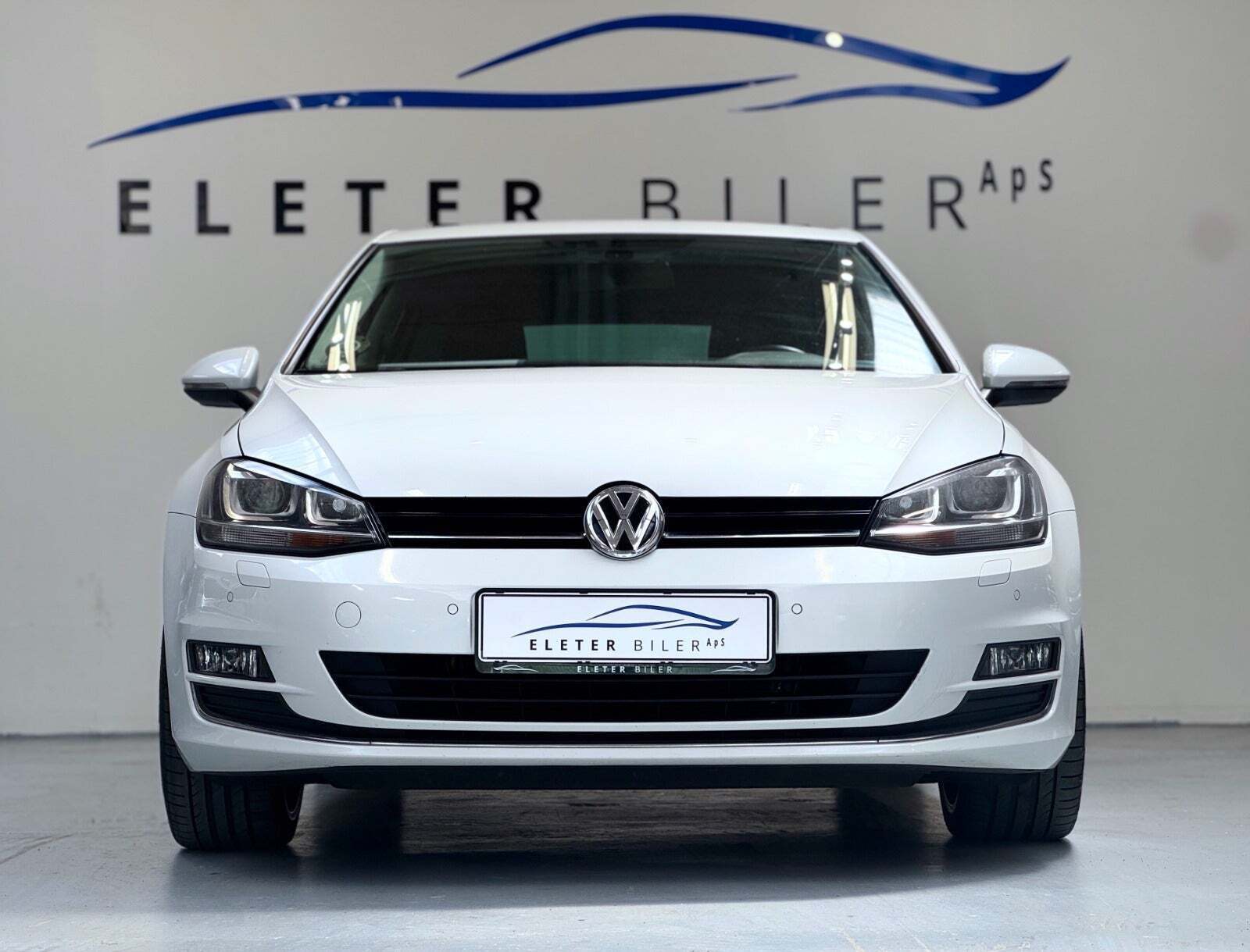Hvid VW Golf VII fra 2014