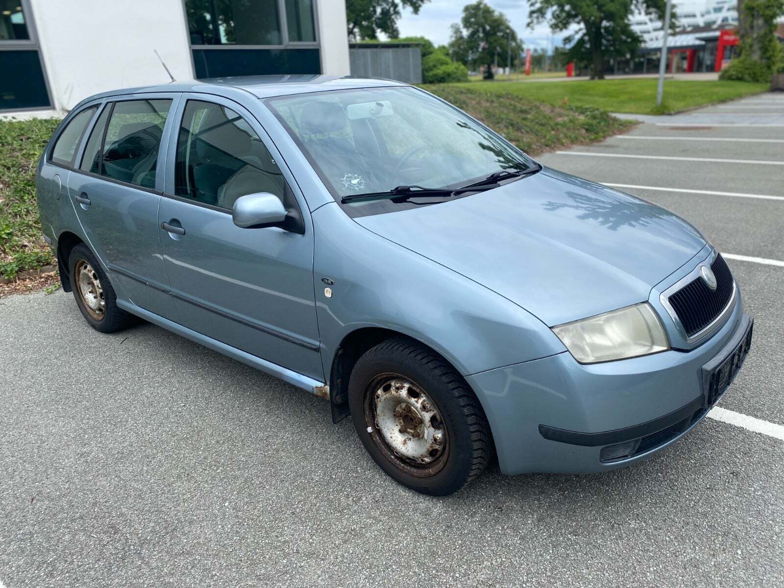 Blå Skoda Fabia fra 2002