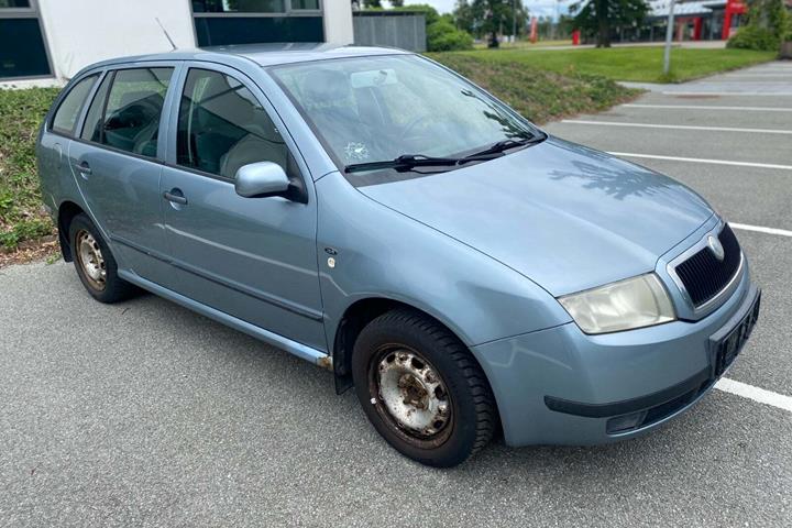 Blå Skoda Fabia fra 2002