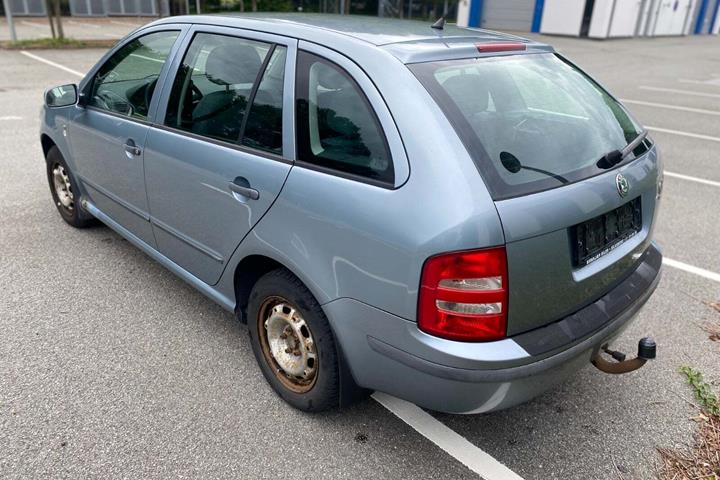 Blå Skoda Fabia fra 2002