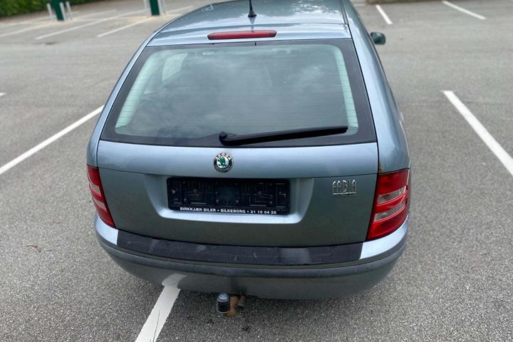 Blå Skoda Fabia fra 2002