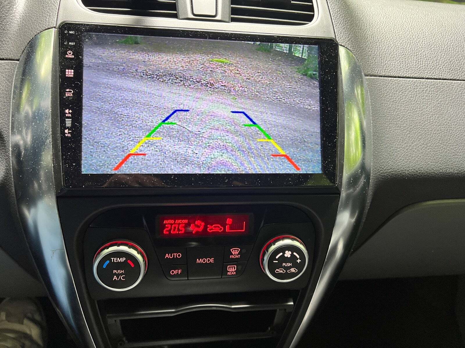 Grå Suzuki SX4 fra 2012