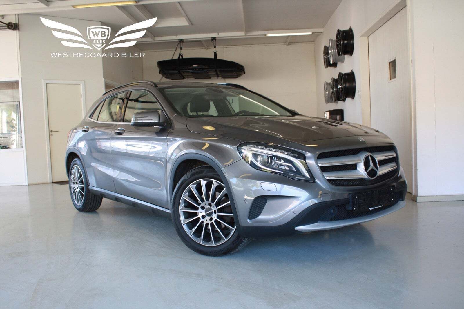 Grå Mercedes GLA200 fra 2015 set udefra