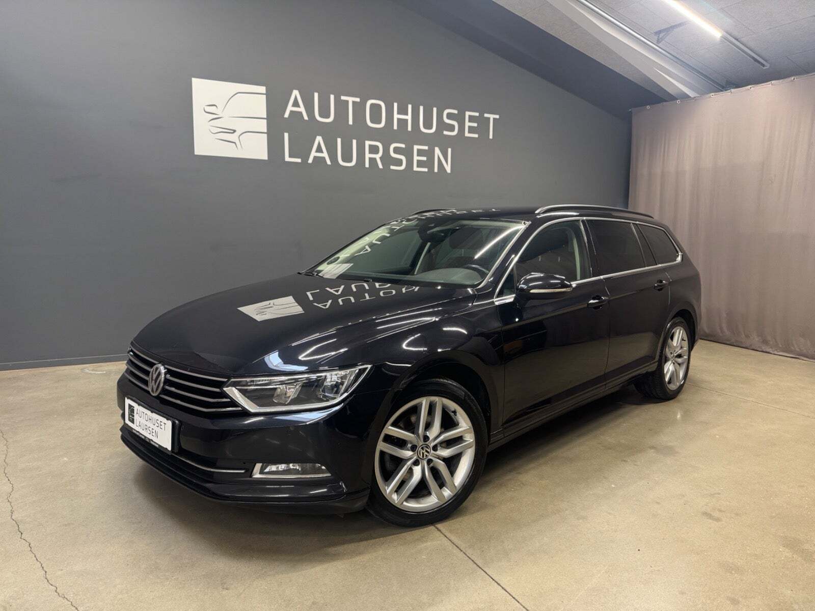 Sort VW Passat fra 2018 set udefra
