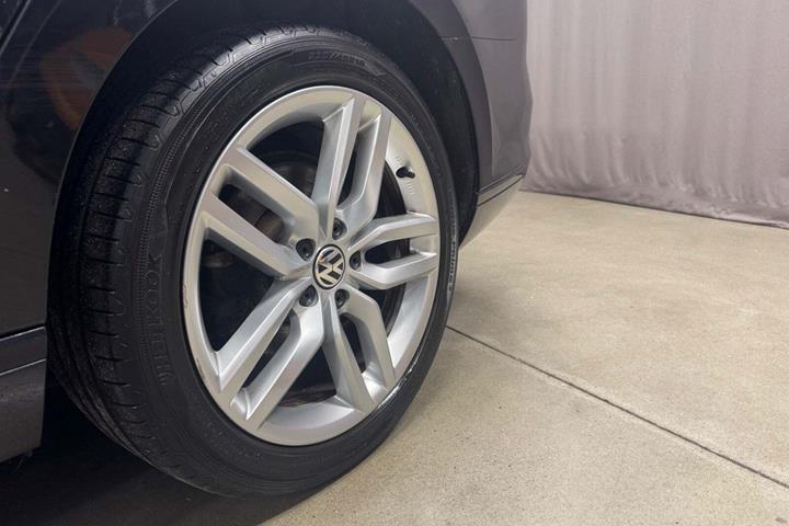 Sort VW Passat fra 2018