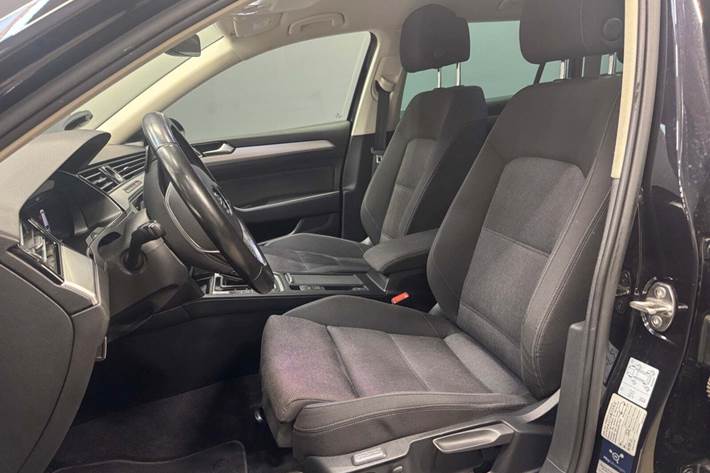Sort VW Passat fra 2018