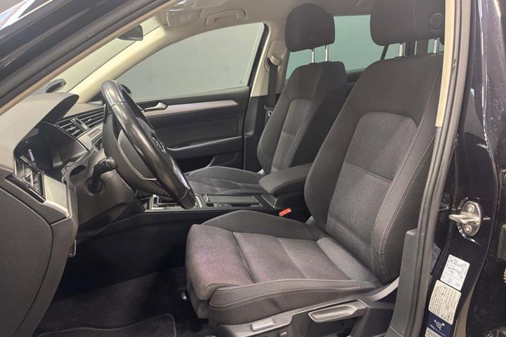 Sort VW Passat fra 2018
