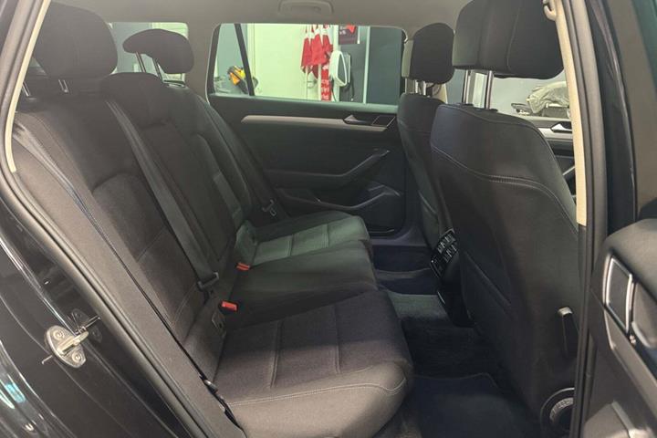 Sort VW Passat fra 2018