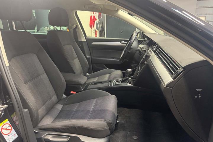 Sort VW Passat fra 2018