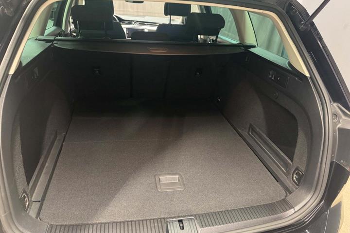 Sort VW Passat fra 2018