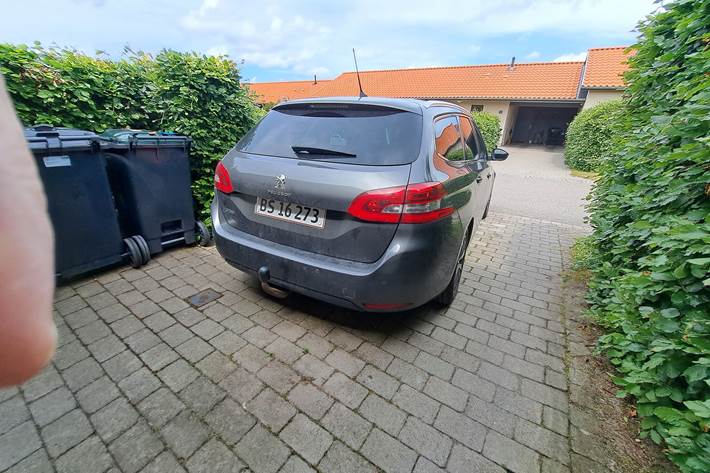 Grå Peugeot 308 fra 2017