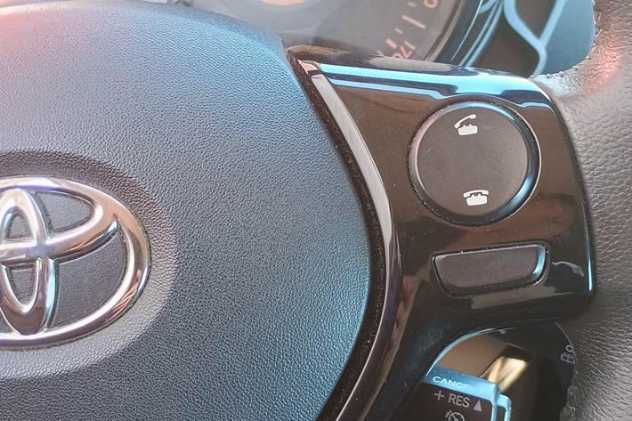 Rød Toyota Aygo fra 2018