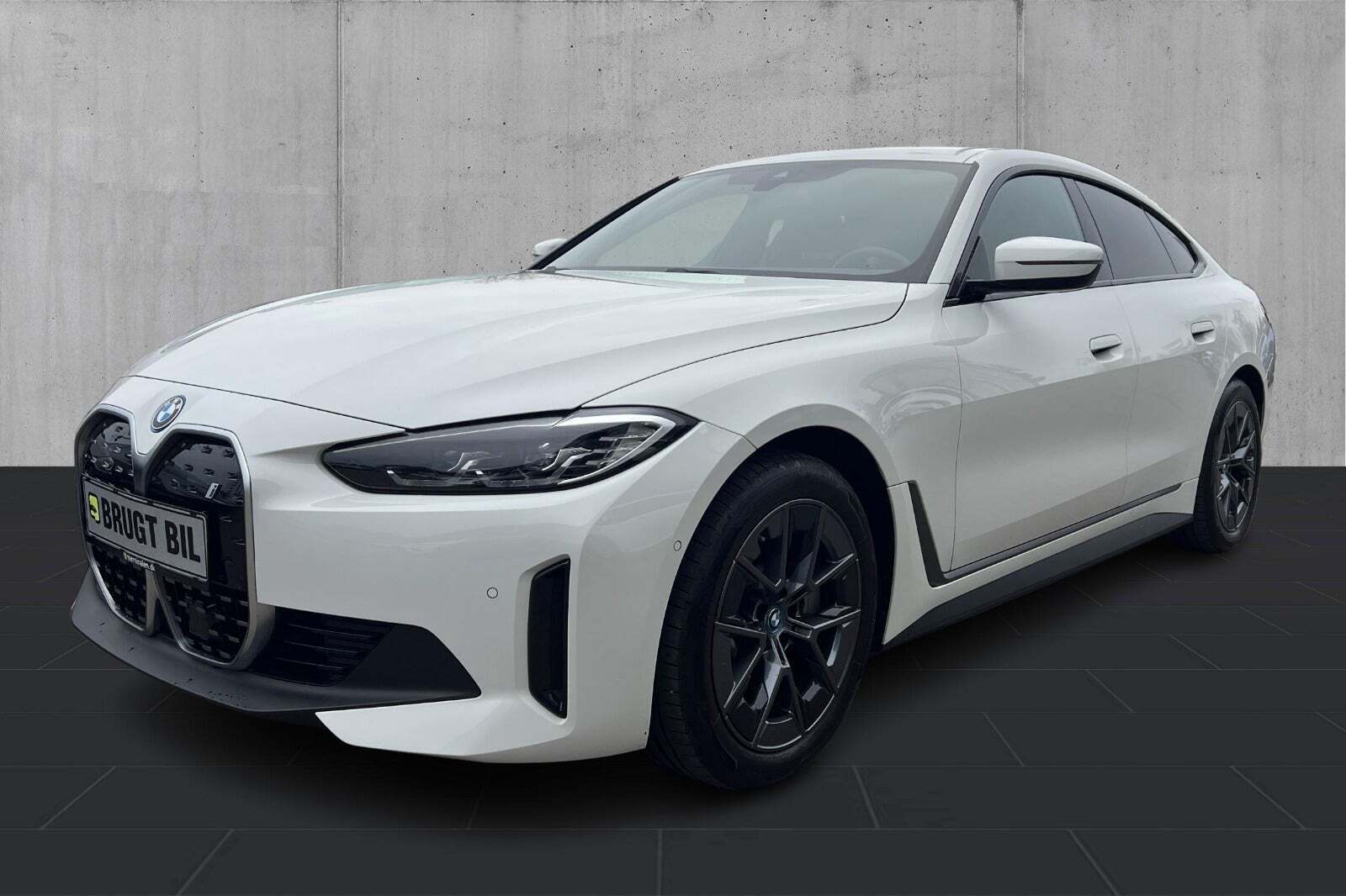 Hvid BMW i4 fra 2023