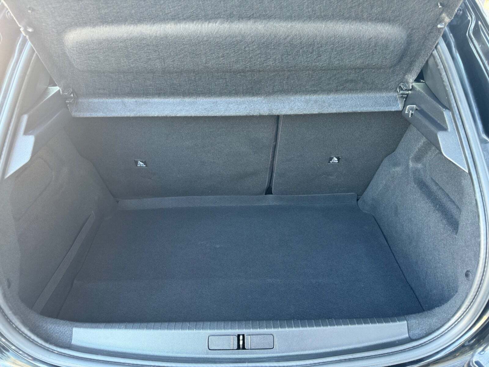 Sort Peugeot 208 fra 2020