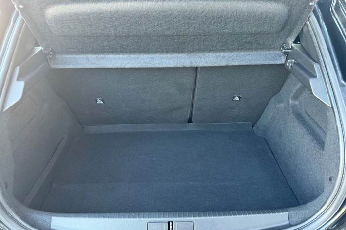 Sort Peugeot 208 fra 2020