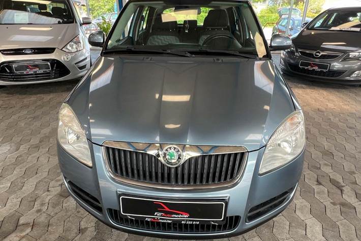 Blå Skoda Fabia fra 2008