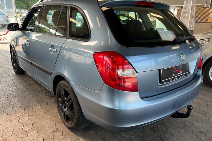 Blå Skoda Fabia fra 2008