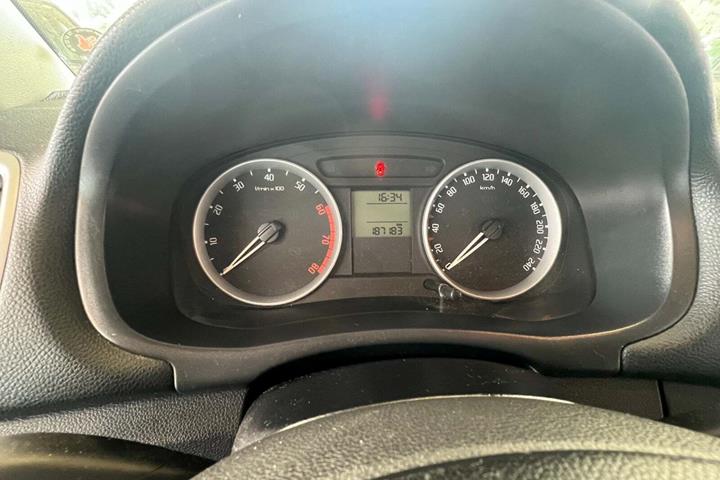 Blå Skoda Fabia fra 2008