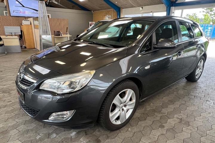 Grå Opel Astra fra 2011
