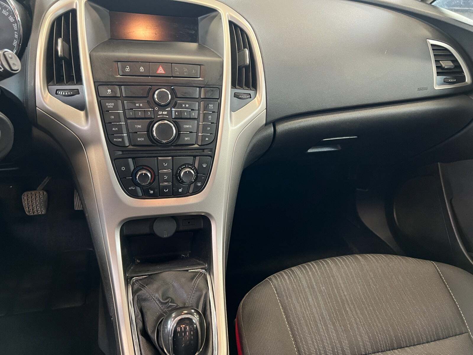 Grå Opel Astra fra 2011