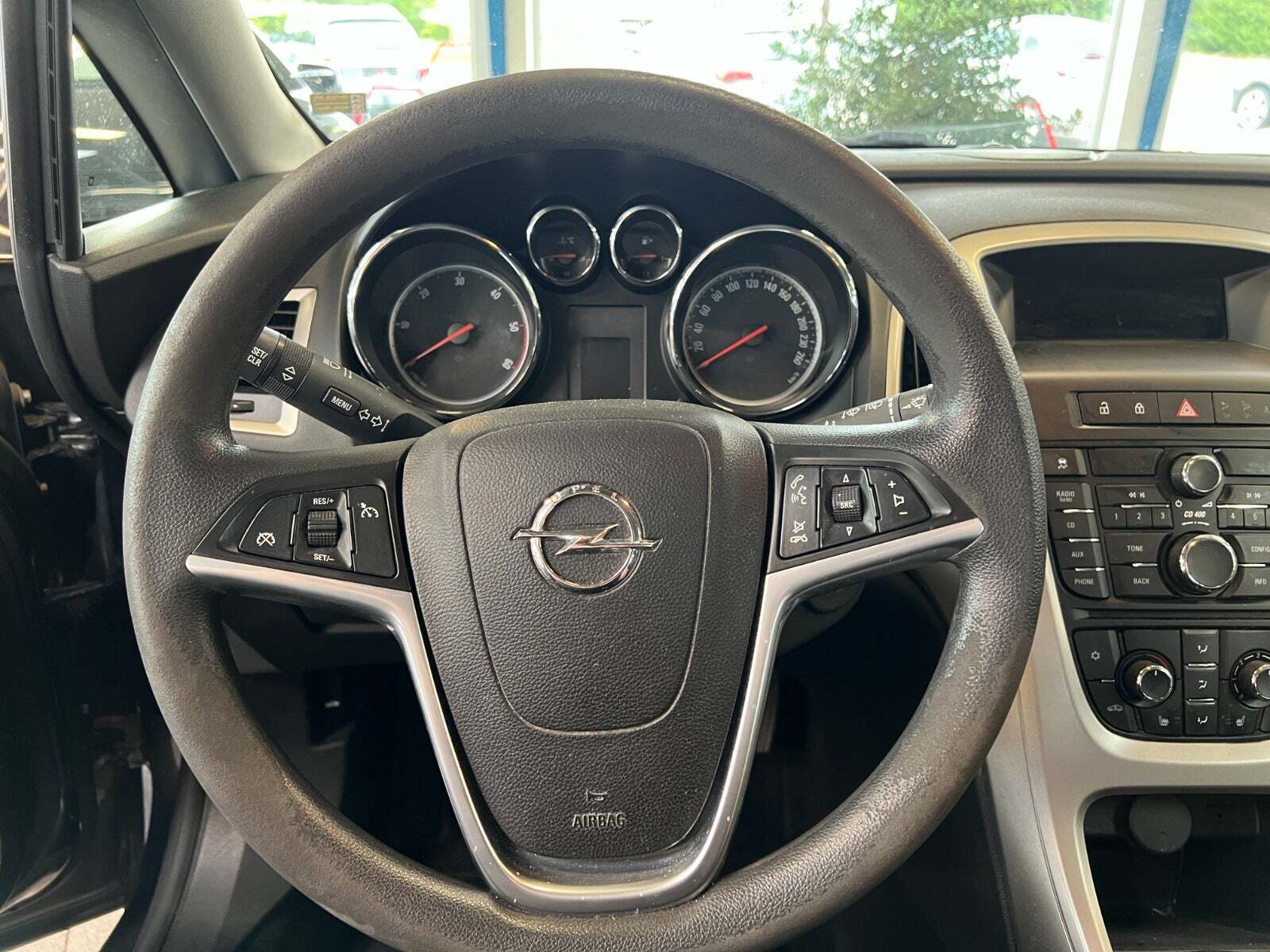 Grå Opel Astra fra 2011