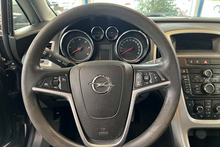 Grå Opel Astra fra 2011