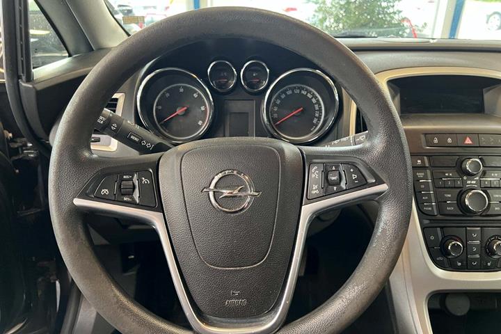 Grå Opel Astra fra 2011