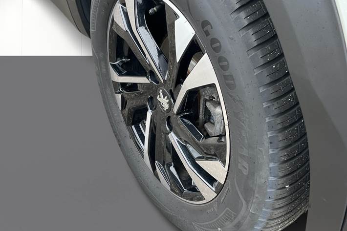 Hvid Peugeot e-2008 fra 2023