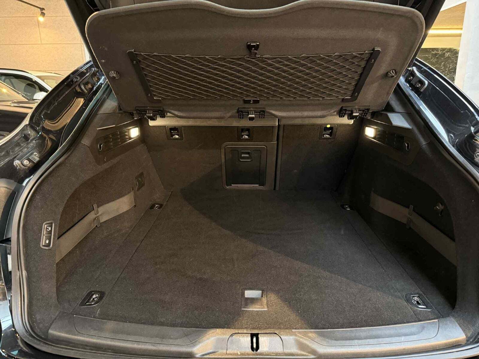 Sort Maserati Levante fra 2018