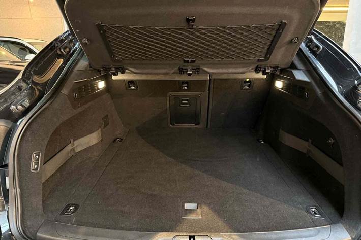 Sort Maserati Levante fra 2018