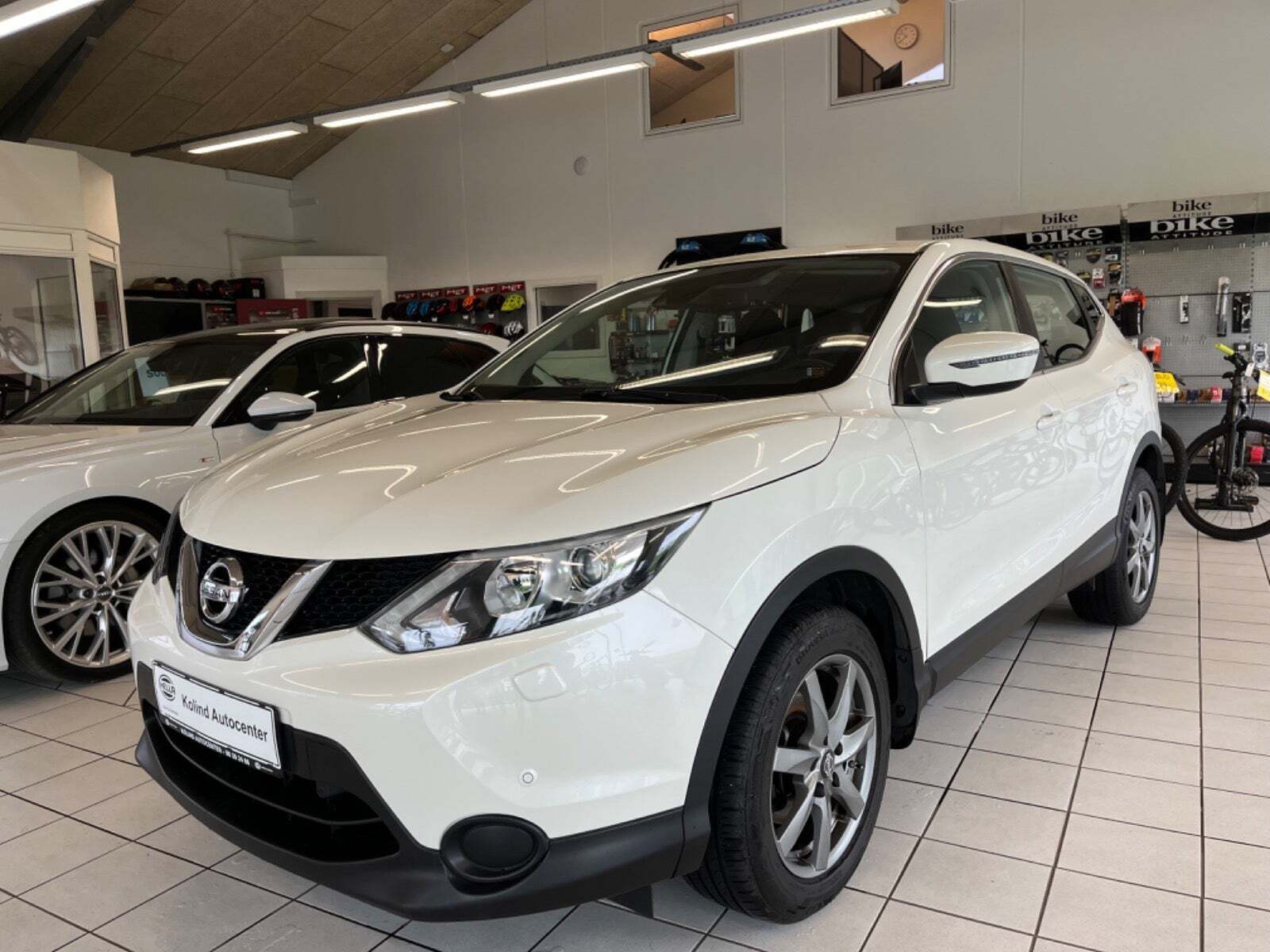 Hvid Nissan Qashqai fra 2014
