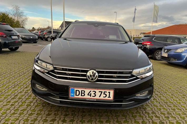 Sort VW Passat fra 2020