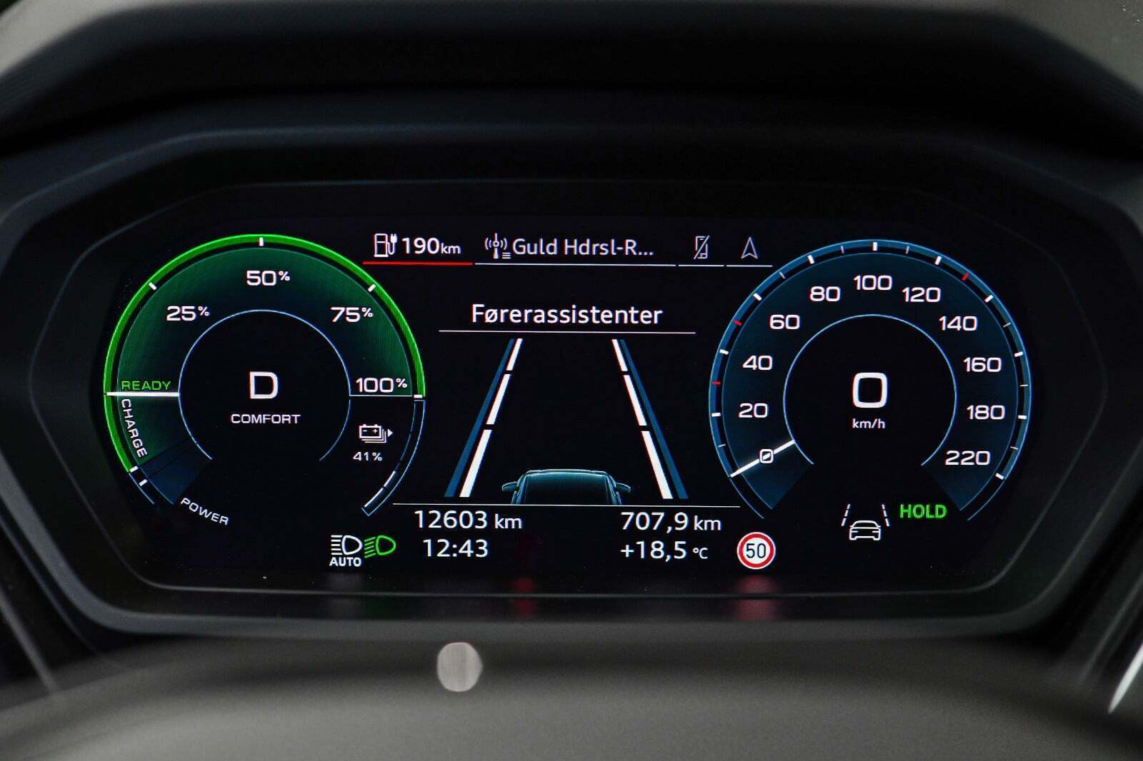 Blå Audi Q4 e-tron fra 2024