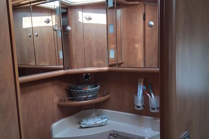 Beige Carthago C-Tourer I143 fra 2016