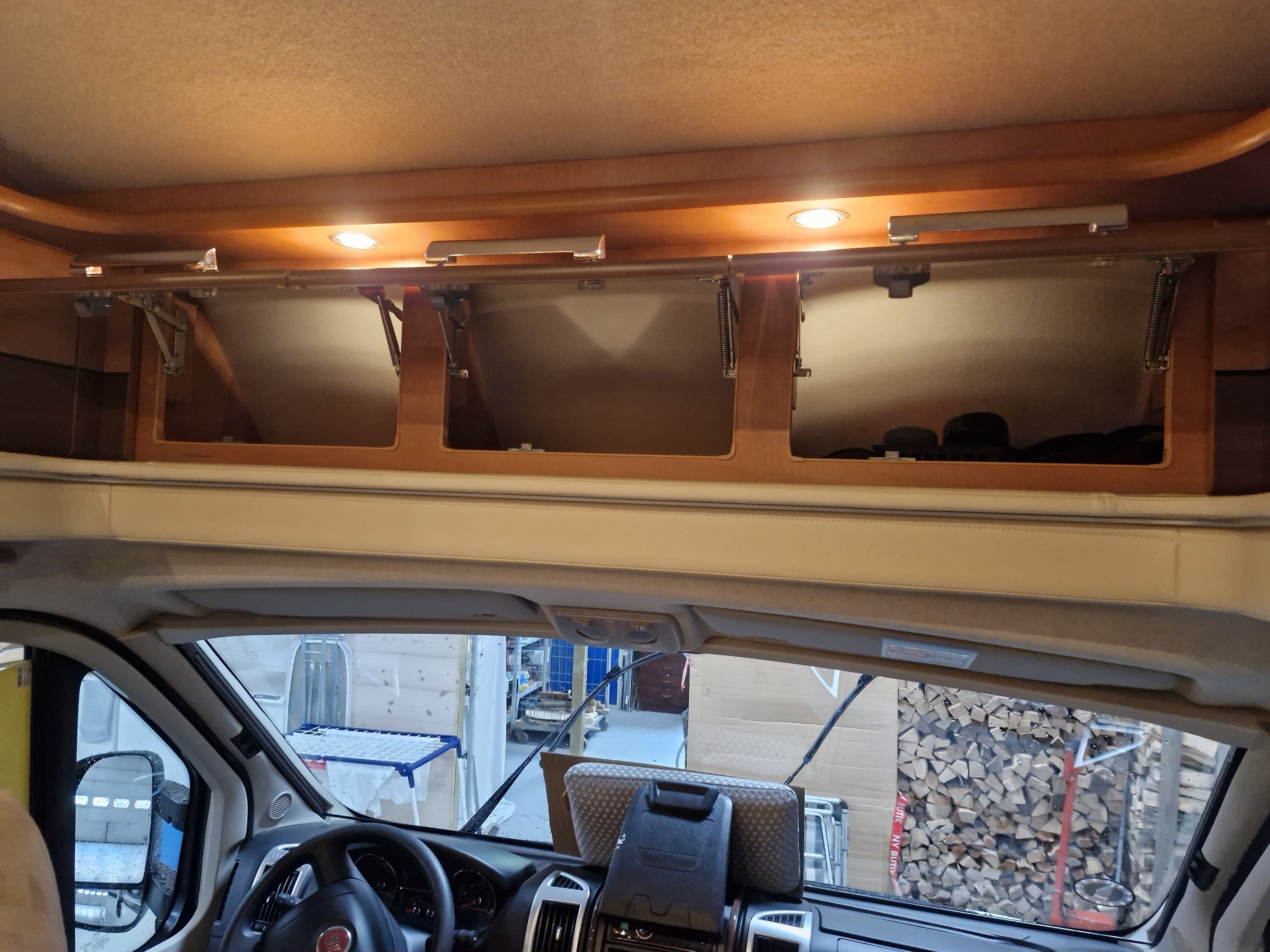 Beige Carthago C-Tourer I143 fra 2016