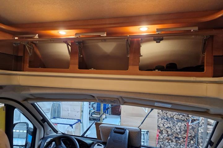 Beige Carthago C-Tourer I143 fra 2016