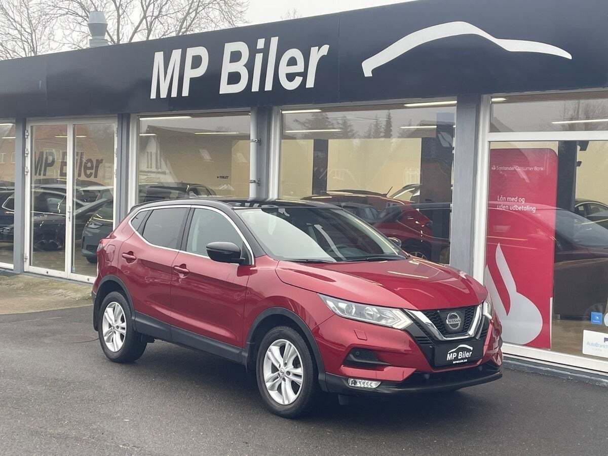 Rød Nissan Qashqai fra 2017